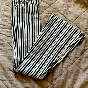 Brand new with tags rock&roll Black and white pin strip bell bottoms 28x36